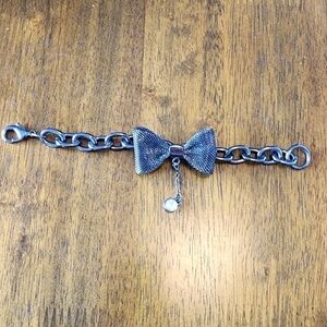 Guess Bow Chunky Mesh Chain Crystal Bracelet Sliver Tone Lobster Close unsigned